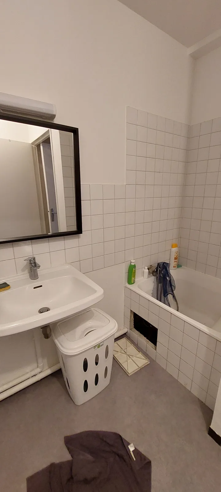 Baignoire et vasque avant transformation