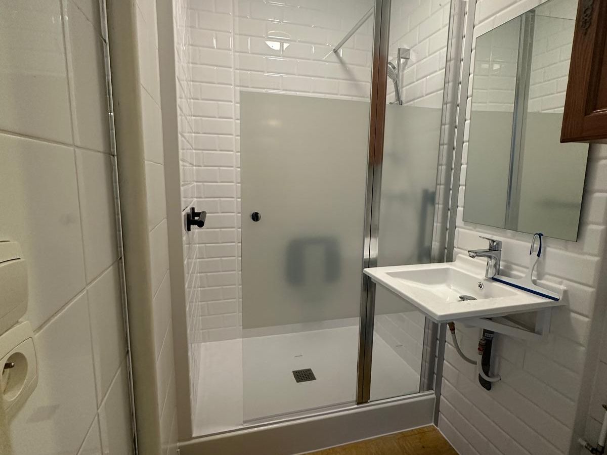 Après — La baignoire d'angle remplacée