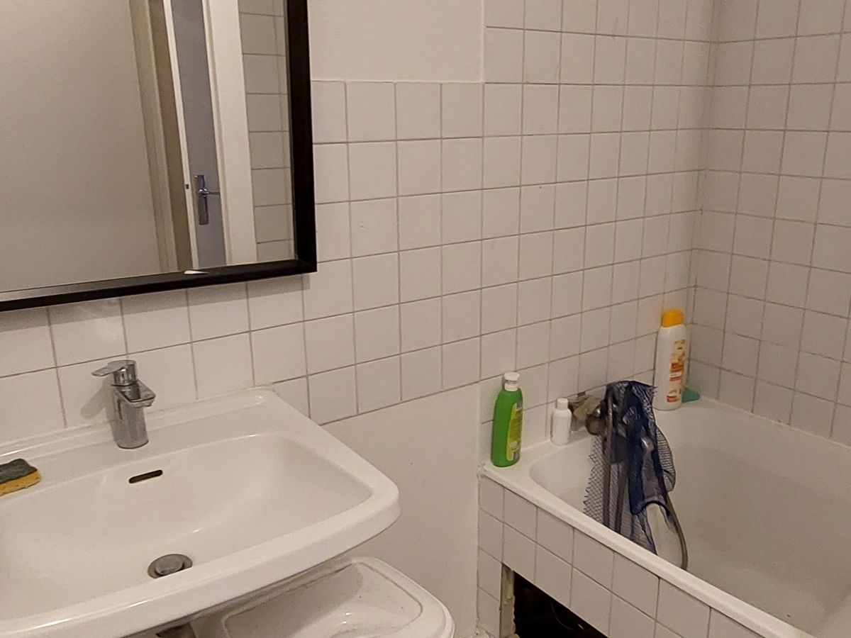 Avant — Une salle de bain entièrement repensée